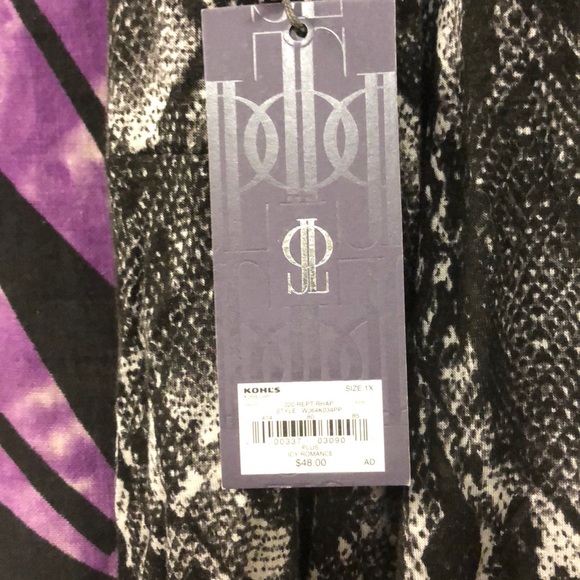 Brand NWT J LO tunic style peasant top size 1x - Picture 3 of 7